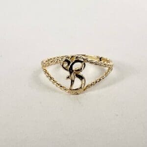 Gold ring with decorative letter B.